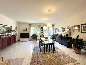 Rustico / Casale di 400 m² con più di 5 locali e b