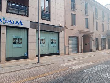 Ampio garage ad Asti in Corso Vittorio Alfieri