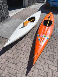 Coppia di Kayak vintage con pagaie