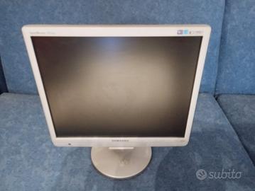 Monitor  Samsung 743 BM 17