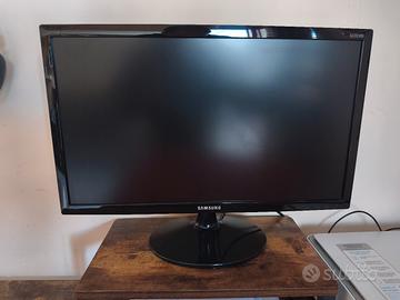 Schermo 22 pollici PC full hd