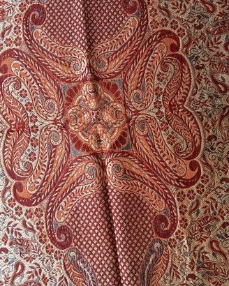 La bellezza della tradizione nei fili del Termeh