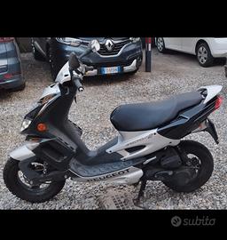 scooter peugeot immatricolato 11/11/2008