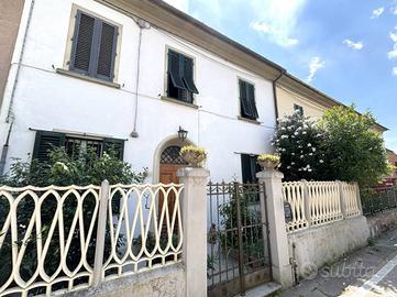 Villa di 240 m² con più di 5 locali e box auto dop