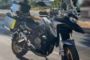 QJ MOTOR SRT 700X  Adventure Touring