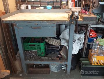 Bancone da lavoro in ferro professionale