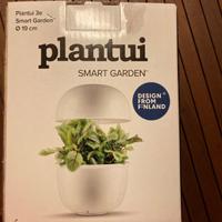 PLANTUI smart garden