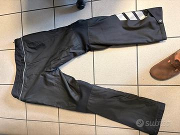 Pantaloni impermeabili da moto