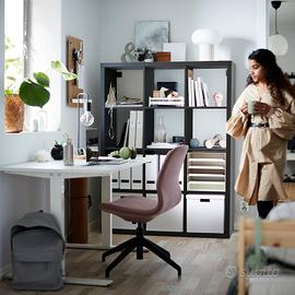 Libreria a giorno con accessori