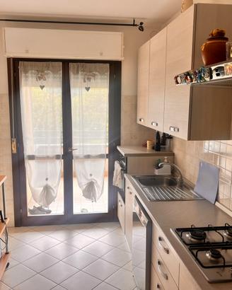 Soggiorno, cucina, cameretta, camera da letto