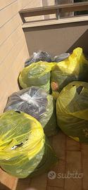 Abbigliamento selezionato per  mercato usato