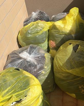 Abbigliamento selezionato per  mercato usato