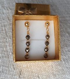 Orecchini in argento 925 placcati in oro e pirite 