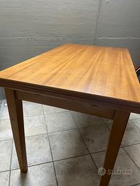 Tavolo da cucina noce, allungabile su due lati