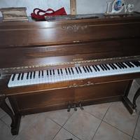 pianoforte a muro