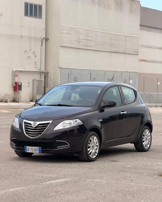 Lancia Ypsilon 1.2 69 CV 5 porte S&S Silver