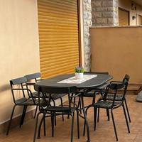 Tavolo allungabile e sedie EMU