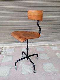 Sedia in stile industriale anni 60.