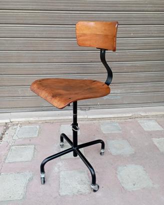 Sedia in stile industriale anni 60.