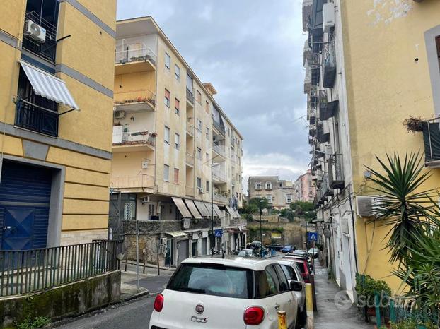 2 LOCALI A NAPOLI