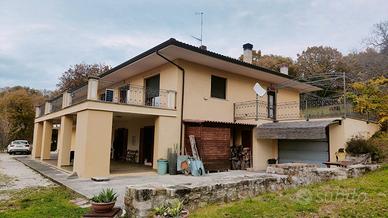 Prestigiosa villa singola immersa nel verde