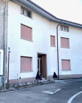 LA CASA IDEALE PER LA TUA FAMIGLIA: spazio e tr...