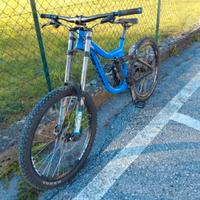 Bici Dh Kona park Operatore 2014