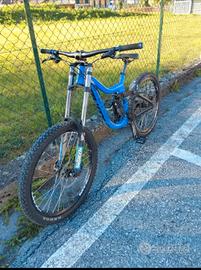 Bici Dh Kona park Operatore 2014