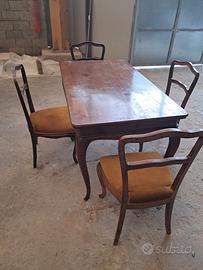 Tavolo in noce chiaro con sedie in  velluto