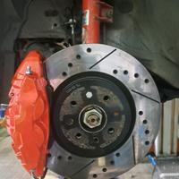 Pinze freno maggiorate, dischi baffati per abarth