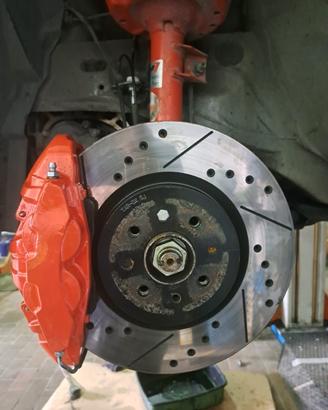 Pinze freno maggiorate, dischi baffati per abarth