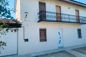 Casa indipendente con giardino
