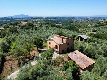 CASA INDIPENDENTE A MONTEBUONO