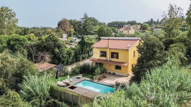 VILLA SINGOLA A BRACCIANO