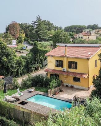 VILLA SINGOLA A BRACCIANO