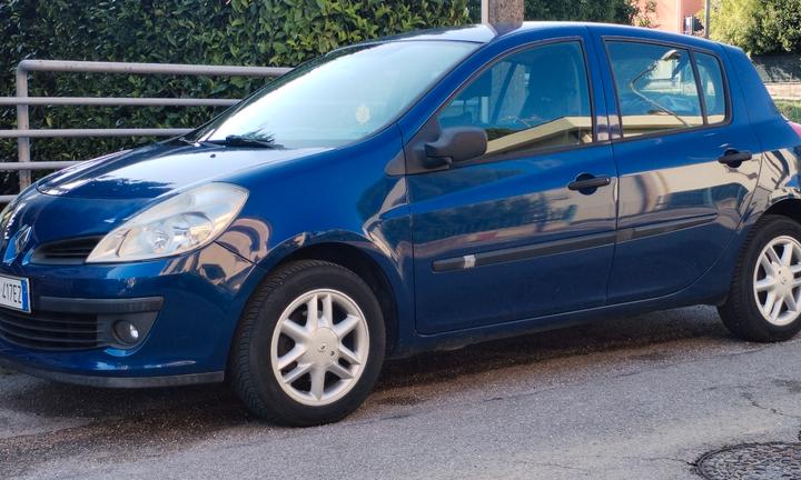 Renault Clio a benzina/Metano.
