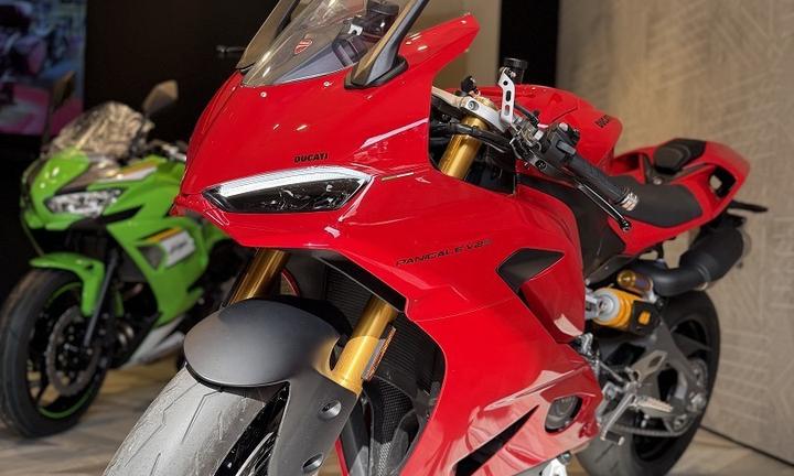 Ducati panigale v2 s