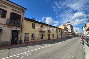 INTERA PLAZZINA DA RISTRUTTURARE