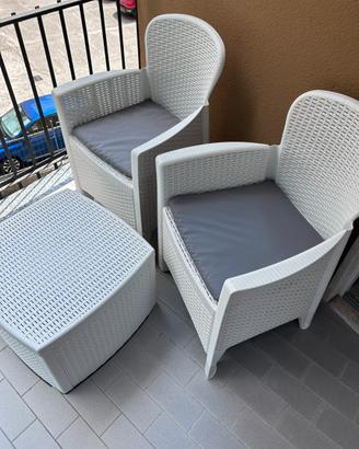Set da esterno 2 poltroncine e tavolo contenitore