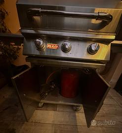 Barbecue a gas Bull con fornello