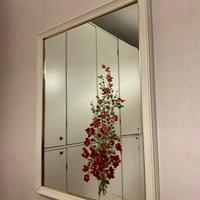 specchio con fiori dipinti a mano