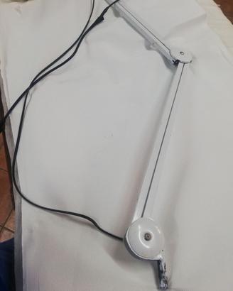 Lampada a led con lente di ingrandimento