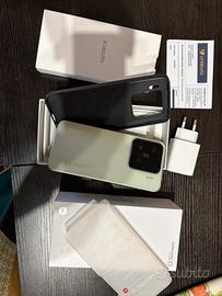 Xiaomi 15 verde skambio con Apple Watch