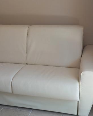 divano letto in pelle bianca