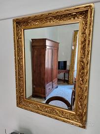 Elegante specchiera antica dorata dell'Ottocento