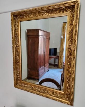 Elegante specchiera antica dorata dell'Ottocento