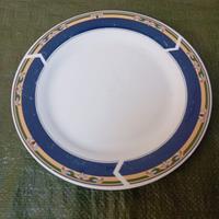 Piatti piani grandi e piccoli