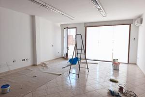 Locale comm.le su due livelli con rampa