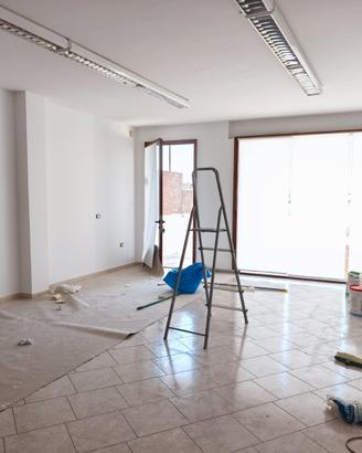 Locale comm.le su due livelli con rampa