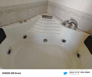 Vasca idromassaggio angolare 135x135